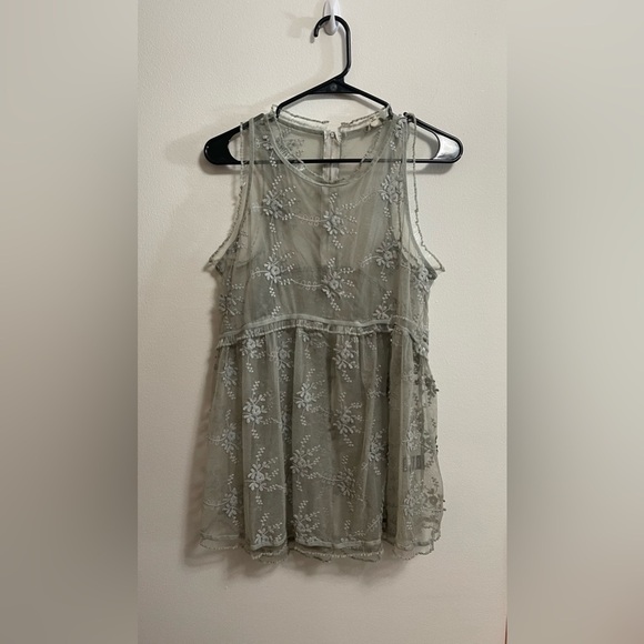 POL Tops - POL - Women’s Lace Embroidered Mesh Light Army Green Sleeveless Top - Size Large